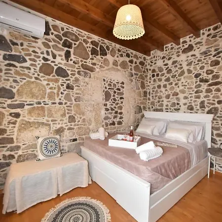 Patriko Nisyrian Mandraki (Nisyros)